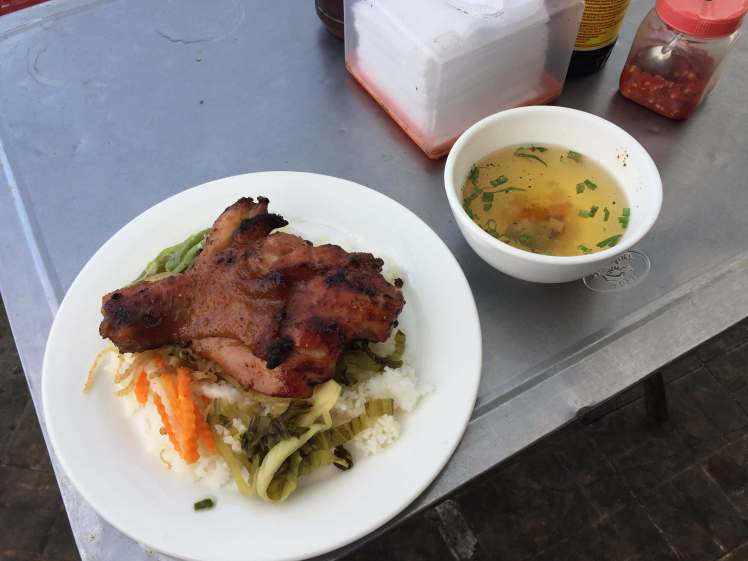 Cơm tấm (“broken rice”) served with chicken.